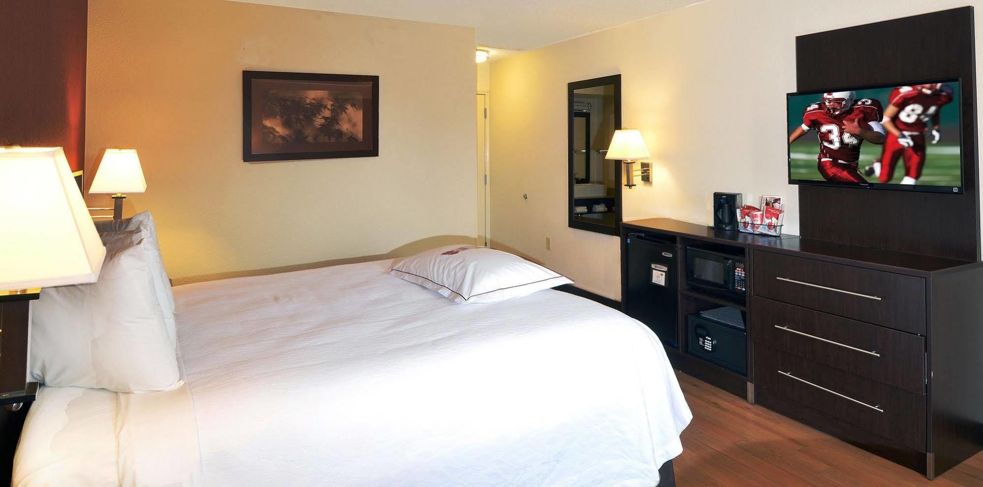 Red Roof Inn Plus Raleigh Downtown Ncsu Conv Center Ngoại thất bức ảnh